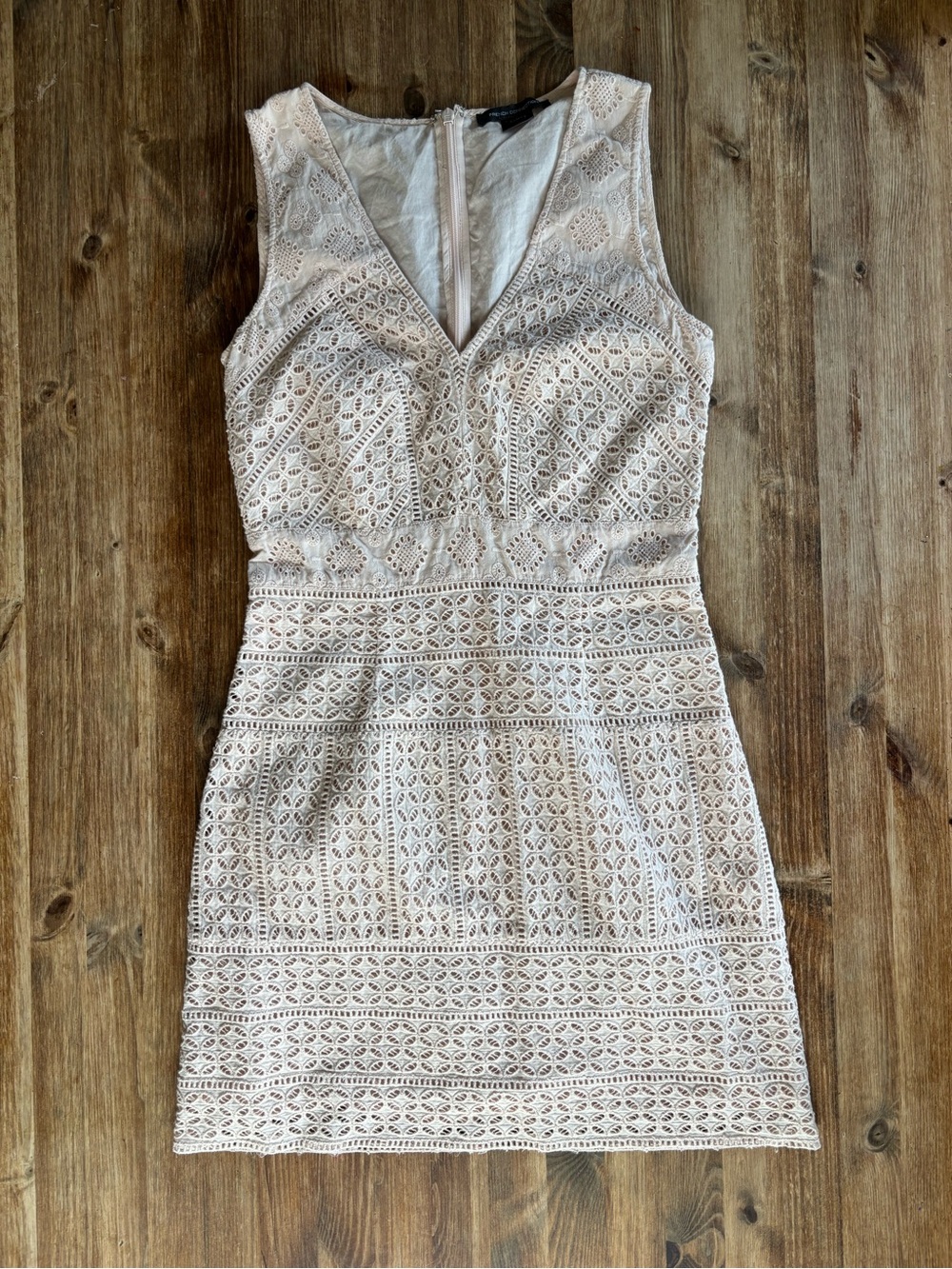 French Connection US Sz 2 Lace V-Neck Mini Dress in Light Pink. Crochet. xs xxs